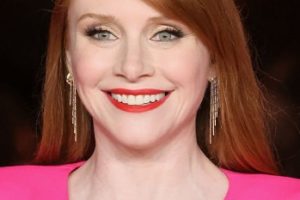 Bryce Dallas Howard – Dramatic Deep Side Part Hairstyle (2023) – Academy Museum of Motion Pictures 3rd Annual Gala