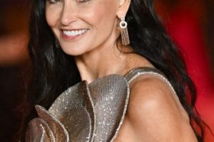 Demi Moore – Sexy Curls and Waves Hairstyle – 2023 Academy Museum Gala