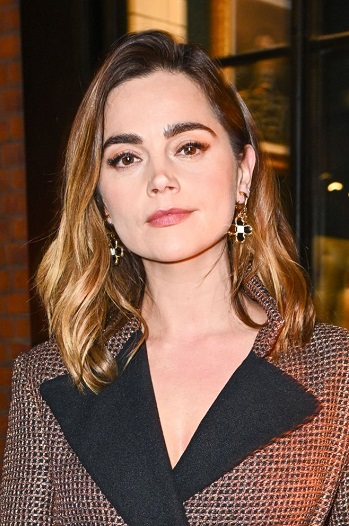Jenna Coleman - Deep Side Part Curled Hairstyle (2023) - [Hairstylist: Earl Simms] - 20231207