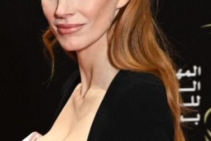 Jessica Chastain – Long Straight Hairstyle (2023) – 20th Annual Marrakech International Film Festival