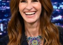 Julia Roberts – Long Curled Hairstyle (2023) – NBC’s “Tonight Show Starring Jimmy Fallon” Appearance
