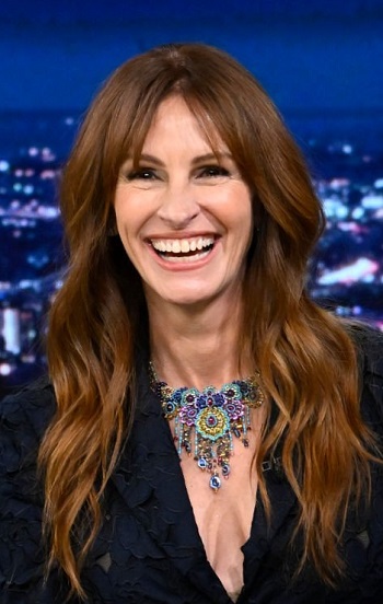 Julia Roberts - Long Curled Hairstyle (2023) - [Hairstylist: Serge Normant] - 20231205