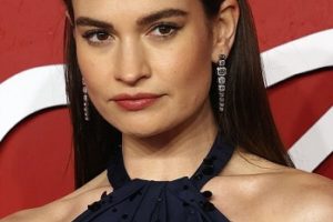 How to Get Lily James’s Luxe Shiny Hairstyle