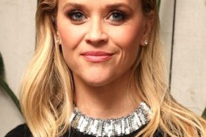 Reese Witherspoon – Long Brushed Back Hairstyle (2023) – “The Morning Show” Tastemaker Cocktail Reception