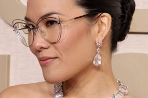 Ali Wong – Sleek Updo (2024) – 81st Annual Golden Globe Awards