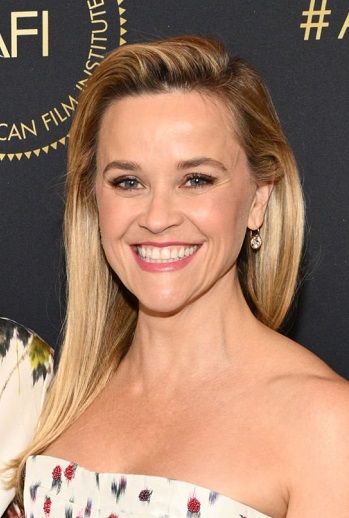 Reese Witherspoon - Elegant Deep Side Part Hairstyle (2024) - [Hairstylist: Lona Vigi] - 20240112