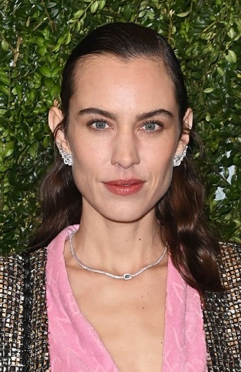 Alexa Chung - Long Pinned-Back Curled Hairstyle (2024) - 20240217