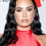 Demi Lovato - Long Beachy Waves Hairstyle (2024) - [Hairstylist: Danielle Priano] - 20240131
