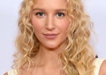 Julia Schlaepfer – Gorgeous Curly Hairstyle – The 2024 BAFTA Tea Party