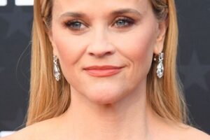 Reese Witherspoon – Sleek Ear-Tuck Hairstyle (2024) – 29th Annual Critics Choice Awards