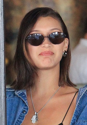 Bella Hadid - Shoulder-Grazing Curled Hairstyle - 20170620