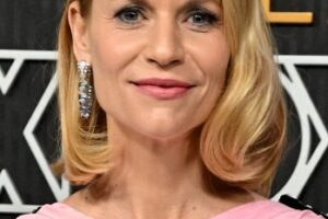 Claire Danes – Medium Length Curled Hairstyle (2024) – 75th Emmy Awards