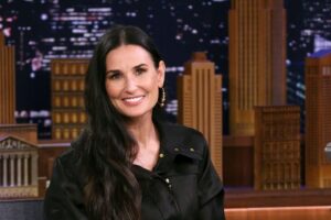 Latest Demi Moore Hairstyles – This Season – Long and Sleek